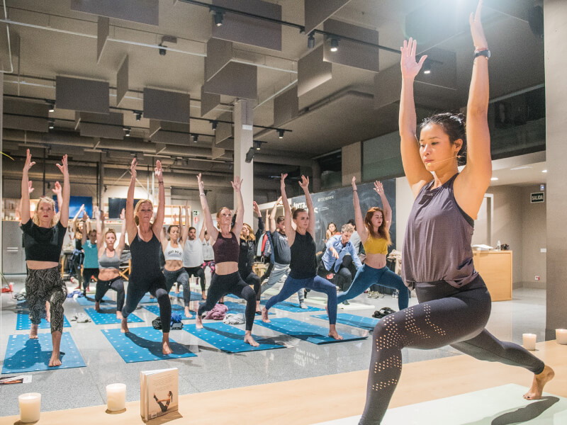 Temas para clases de yoga con enfoque físico